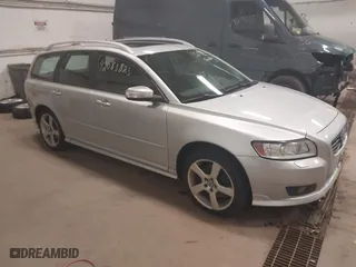 2011 Volvo V50 with VIN YV1672MW8B2597061, listed as a IAAI auction lot 42083823 with 164,818 mi miles. Bid and sale history available at carsss.com. Image 1.