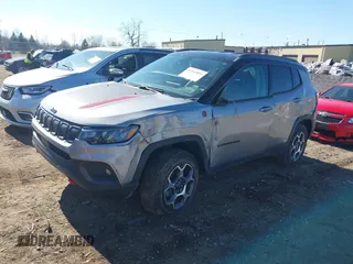 2022 Jeep Compass Trailhawk z VIN 3C4NJDDB8NT192316, wystawiony jako IAAI lot #42044851 z przebiegiem 12 656 mil mil oraz . Historia ofert i sprzedaży dostępna na DreamBid. Obrazek 18.