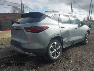 2024 Chevrolet Blazer LT с VIN 3GNKBCR49RS244768, выставлен на аукционе IAAI как лот 41911870 с пробегом 11 616 миль миль и . История ставок и продаж доступна на DreamBid. Изображение 4.