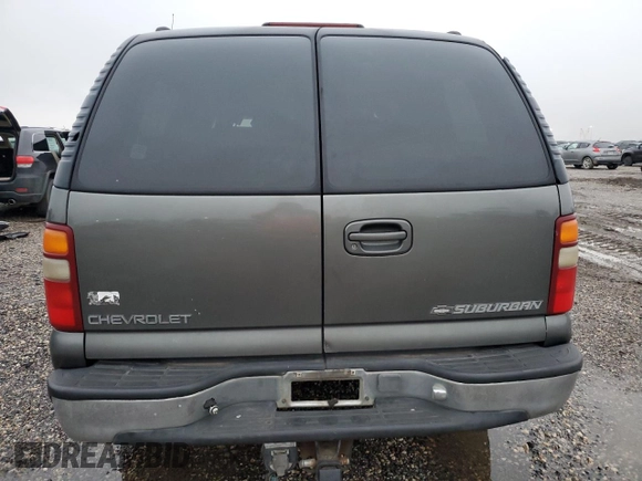 2001 Chevrolet Suburban LS with VIN 3GNEC16T31G203148, listed as a Copart auction lot 42713955 with 323,762 mi miles and Salvage Title. Bid and sale history available at carsss.com. Image 6.