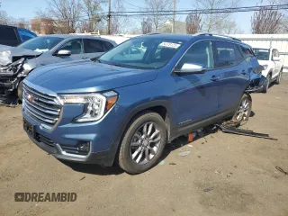 2024 GMC Terrain SLT z VIN 3GKALVEG2RL353102, wystawiony jako Copart lot #54370125 z przebiegiem 6297 mil mil oraz Szkoda całkowita • Salvage title. Historia ofert i sprzedaży dostępna na DreamBid. Obrazek 1.