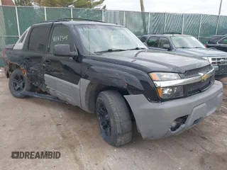 2002 Chevrolet Avalanche with VIN 3GNEK13T82G268036, listed as a IAAI auction lot 41882508 with 349,493 mi miles. Bid and sale history available at carsss.com. Image 1.