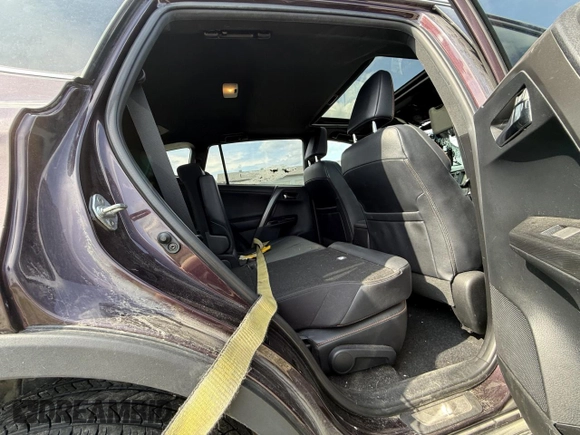2017 Toyota RAV4 SE z VIN 2T3JFREVXHW628554, wystawiony jako Copart lot #61222355 z przebiegiem 162 218 mil mil oraz Szkoda całkowita • Salvage title. Historia ofert i sprzedaży dostępna na DreamBid. Obrazek 10.