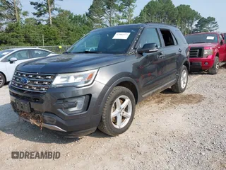 2017 Ford Explorer XLT z VIN 1FM5K8D82HGC79240, wystawiony jako IAAI lot #42402472 z przebiegiem 139 303 mil mil oraz . Historia ofert i sprzedaży dostępna na DreamBid. Obrazek 2.