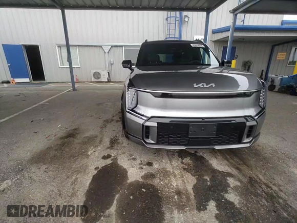 2024 Kia EV9 GT-Line with VIN KNDAEFS52R6031276, listed as a Copart auction lot 85803914 with 4,802 mi miles and Salvage Title. Bid and sale history available at carsss.com. Image 11.