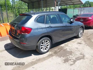 2015 BMW X1 xDrive28i z VIN WBAVL1C55FVY25728, wystawiony jako IAAI lot #42299391 z przebiegiem 160 291 mil mil oraz . Historia ofert i sprzedaży dostępna na DreamBid. Obrazek 4.