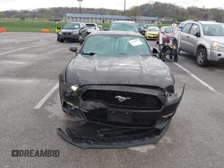 2017 Ford Mustang EcoBoost z VIN 1FA6P8TH8H5250242, wystawiony jako IAAI lot #41928531 z przebiegiem 81 632 mil mil oraz . Historia ofert i sprzedaży dostępna na DreamBid. Obrazek 12.