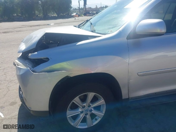 2011 Toyota Highlander with VIN 5TDBK3EH2BS060560, listed as a IAAI auction lot 41713322 with 143,122 mi miles. Bid and sale history available at carsss.com. Image 6.