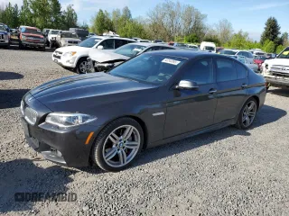 2015 BMW 5 Series 550i z VIN WBAKN9C54FD960930, wystawiony jako Copart lot #56240895 z przebiegiem 85 276 mil mil oraz Czysty tytuł • Clean title. Historia ofert i sprzedaży dostępna na DreamBid. Obrazek 1.