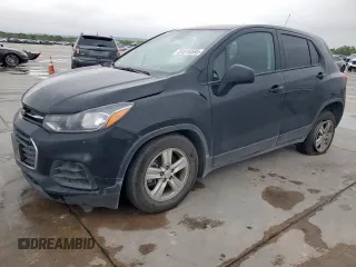 2022 Chevrolet Trax LS z VIN KL7CJKSM4NB519874, wystawiony jako Copart lot #51516595 z przebiegiem 97 020 mil mil oraz Szkoda całkowita • Salvage title. Historia ofert i sprzedaży dostępna na DreamBid. Obrazek 1.