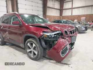 2019 Jeep Cherokee Limited z VIN 1C4PJMDX3KD352981, wystawiony jako IAAI lot #42505194 z przebiegiem 88 863 mil mil oraz . Historia ofert i sprzedaży dostępna na DreamBid. Obrazek 18.