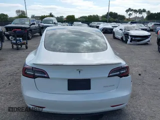 2021 Tesla Model 3 Performance z VIN 5YJ3E1EC5MF984891, wystawiony jako IAAI lot #42071151 z przebiegiem 72 883 mil mil oraz . Historia ofert i sprzedaży dostępna na DreamBid. Obrazek 16.