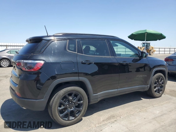 2022 Jeep Compass Latitude z VIN 3C4NJCBB6NT187791, wystawiony jako Copart lot #61102685 z przebiegiem 18 281 mil mil oraz Szkoda całkowita • Salvage title. Historia ofert i sprzedaży dostępna na DreamBid. Obrazek 3.