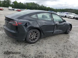 2023 Tesla Model 3 z VIN 5YJ3E1EA6PF437132, wystawiony jako Copart lot #59059455 z przebiegiem 104 063 mil mil oraz Czysty tytuł • Clean title. Historia ofert i sprzedaży dostępna na DreamBid. Obrazek 3.
