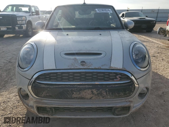 2016 MINI Convertible S z VIN WMWWG9C56G3A91978, wystawiony jako Copart lot #82303574 z przebiegiem Nie podano mil oraz Czysty tytuł • Clean title. Historia ofert i sprzedaży dostępna na DreamBid. Obrazek 5.