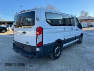 2018 Ford Transit XL z VIN 1FMZK1ZM0JKA91950, wystawiony jako Copart lot #43653035 z przebiegiem 226 142 mil mil oraz Czysty tytuł • Clean title. Historia ofert i sprzedaży dostępna na DreamBid. Obrazek 4.