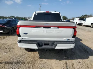2022 Ford F-150 Lightning Pro z VIN 1FT6W1EV6NWG01209, wystawiony jako Copart lot #45301935 z przebiegiem 25 141 mil mil oraz Szkody całkowita. Historia ofert i sprzedaży dostępna na DreamBid. Obrazek 6.