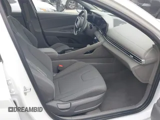 2024 Hyundai Elantra SEL z VIN KMHLM4DG2RU648103, wystawiony jako IAAI lot #42324953 z przebiegiem 32 625 mil mil oraz . Historia ofert i sprzedaży dostępna na DreamBid. Obrazek 5.