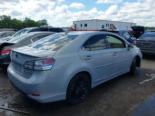 2010 Lexus HS 250h z VIN JTHBB1BA9A2000713, wystawiony jako IAAI lot #42331086 z przebiegiem 230 581 mil mil oraz . Historia ofert i sprzedaży dostępna na DreamBid. Obrazek 4.