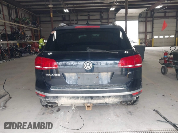 2017 Volkswagen Touareg Wolfsburg Edition z VIN WVGRF7BP0HD003232, wystawiony jako IAAI lot #41985161 z przebiegiem 165 850 mil mil oraz . Historia ofert i sprzedaży dostępna na DreamBid. Obrazek 15.