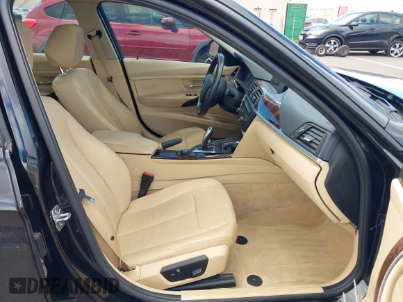 2013 BMW 3 Series 328i xDrive z VIN WBA3B3C52DF536321, wystawiony jako IAAI lot #42004170 z przebiegiem 70 985 mil mil oraz . Historia ofert i sprzedaży dostępna na DreamBid. Obrazek 5.