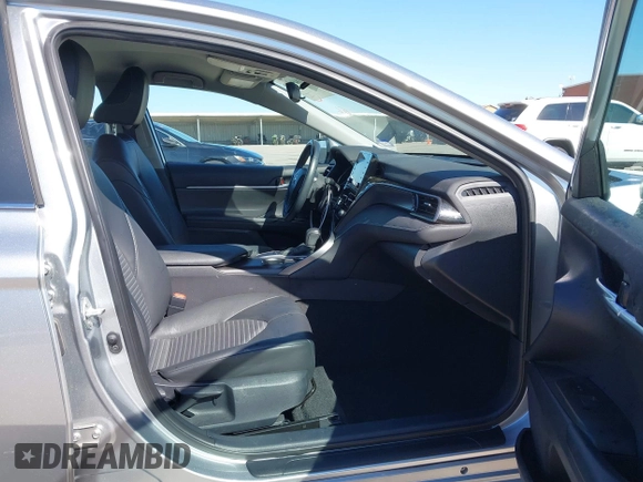 2023 Toyota Camry SE z VIN 4T1G11AK5PU785700, wystawiony jako IAAI lot #41845003 z przebiegiem 21 207 mil mil oraz . Historia ofert i sprzedaży dostępna na DreamBid. Obrazek 5.