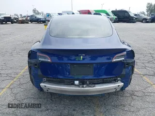 2020 Tesla Model 3 Standard Range Plus z VIN 5YJ3E1EA8LF785010, wystawiony jako IAAI lot #42130951 z przebiegiem 90 072 mil mil oraz . Historia ofert i sprzedaży dostępna na DreamBid. Obrazek 17.