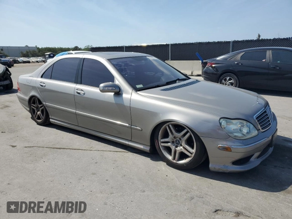 2006 Mercedes-Benz S 500 z VIN WDBNG75J76A474265, wystawiony jako Copart lot #53900555 z przebiegiem 131 481 mil mil oraz Szkody całkowita. Historia ofert i sprzedaży dostępna na DreamBid. Obrazek 4.