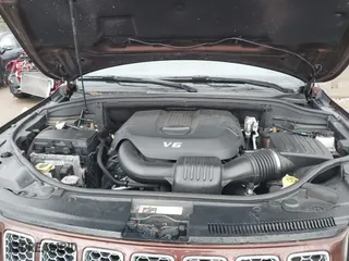 2014 Jeep Grand Cherokee Summit with VIN 1C4RJFJGXEC572752, listed as a IAAI auction lot 41905142 with 205,858 mi miles. Bid and sale history available at carsss.com. Image 10.