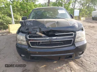2007 Chevrolet Suburban LT с VIN 1GNFK16317J312027, выставлен на аукционе IAAI как лот 42214940 с пробегом 305 088 миль миль и . История ставок и продаж доступна на DreamBid. Изображение 6.