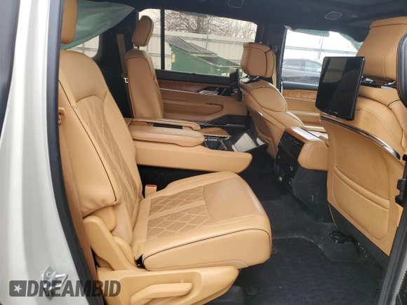 2022 Jeep Grand Wagoneer Series III с VIN 1C4SJVGJ8NS184925, выставлен на аукционе Copart как лот 51525905 с пробегом 77 019 миль миль и Списание • Salvage title. История ставок и продаж доступна на DreamBid. Изображение 11.