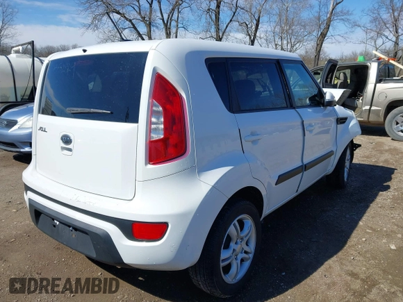 2012 Kia Soul + with VIN KNDJT2A6XC7355229, listed as a IAAI auction lot 41811989 with 111,008 mi miles. Bid and sale history available at carsss.com. Image 4.