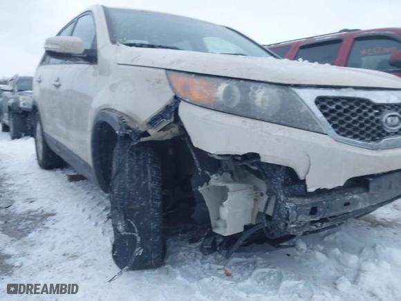2011 Kia Sorento LX with VIN 5XYKT3A12BG094744, listed as a IAAI auction lot 41269618 with 199,618 mi miles. Bid and sale history available at carsss.com. Image 6.