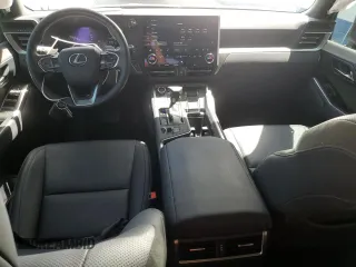 2024 Lexus GX 550 Premium z VIN JTJTBCDX5R5008785, wystawiony jako Copart lot #56320615 z przebiegiem 9 000 mil mil oraz Szkoda całkowita • Salvage title. Historia ofert i sprzedaży dostępna na DreamBid. Obrazek 8.