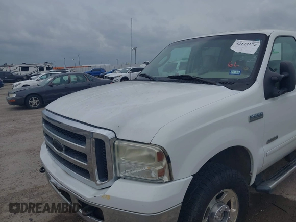 2006 Ford Super Duty F-250 XL with VIN 1FTSW21P76EB12899, listed as a IAAI auction lot 42137172 with 211,705 mi miles. Bid and sale history available at carsss.com. Image 6.