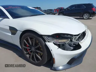 2019 Aston Martin Vantage z VIN SCFSMGAW4KGN01848, wystawiony jako IAAI lot #42032076 z przebiegiem 54 469 mil mil oraz . Historia ofert i sprzedaży dostępna na DreamBid. Obrazek 20.
