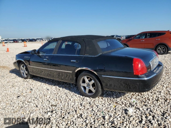 2006 Lincoln Town Car Signature z VIN 1LNHM81V96Y633439, wystawiony jako Copart lot #56548985 z przebiegiem 146 823 mil mil oraz Szkody całkowita. Historia ofert i sprzedaży dostępna na DreamBid. Obrazek 2.