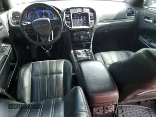 2021 Chrysler 300 S z VIN 2C3CCABG5MH541488, wystawiony jako Copart lot #49311155 z przebiegiem 80 806 mil mil oraz Szkoda całkowita • Salvage title. Historia ofert i sprzedaży dostępna na DreamBid. Obrazek 8.