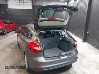 2012 Ford Focus SE with VIN 1FAHP3K22CL394088, listed as a IAAI auction lot 40953085 with 147,259 mi miles and . Bid and sale history available at carsss.com. Image 3.
