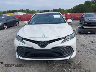 2018 Toyota Camry LE z VIN 4T1B11HK2JU096477, wystawiony jako IAAI lot #42043367 z przebiegiem 116 915 mil mil oraz . Historia ofert i sprzedaży dostępna na DreamBid. Obrazek 13.