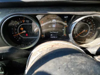 2020 Jeep Gladiator Sport S z VIN 1C6HJTAG8LL177144, wystawiony jako Copart lot #44770895 z przebiegiem 126 780 mil mil oraz Szkody całkowita. Historia ofert i sprzedaży dostępna na DreamBid. Obrazek 9.