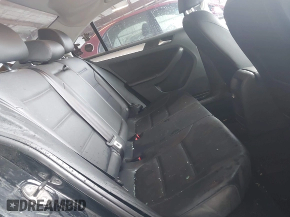 2013 Volkswagen Jetta SE z VIN 3VWDP7AJXDM353228, wystawiony jako IAAI lot #42364744 z przebiegiem 132 672 mil mil oraz . Historia ofert i sprzedaży dostępna na DreamBid. Obrazek 8.