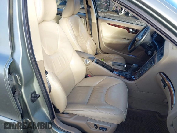 2006 Volvo S60 2.5T with VIN YV1RH592062547178, listed as a IAAI auction lot 42084142 with 145,669 mi miles. Bid and sale history available at carsss.com. Image 5.