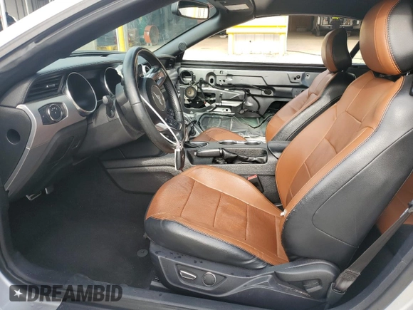 2019 Ford Mustang EcoBoost z VIN 1FATP8UH6K5162511, wystawiony jako Copart lot #62130385 z przebiegiem 115 537 mil mil oraz Szkoda całkowita • Salvage title. Historia ofert i sprzedaży dostępna na DreamBid. Obrazek 7.