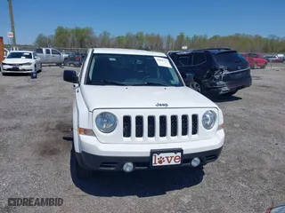 2016 Jeep Patriot Latitude with VIN 1C4NJRFB7GD718468, listed as a IAAI auction lot 42065343 with 92,009 mi miles. Bid and sale history available at carsss.com. Image 12.