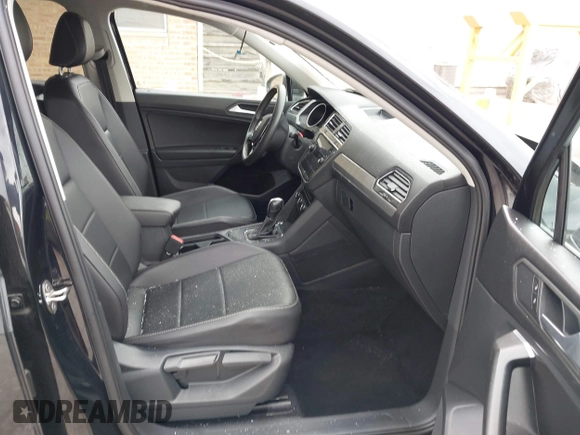 2021 Volkswagen Tiguan SE z VIN 3VV3B7AXXMM101773, wystawiony jako IAAI lot #42358588 z przebiegiem 105 629 mil mil oraz . Historia ofert i sprzedaży dostępna na DreamBid. Obrazek 5.