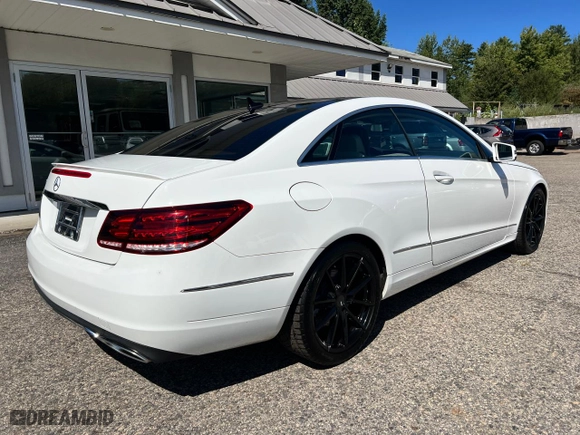 2015 Mercedes-Benz E-Class E 400 with VIN WDDKJ6FB2FF307229, listed as a Copart auction lot 70142514 with 143,809 mi miles and Clean Title. Bid and sale history available at carsss.com. Image 4.