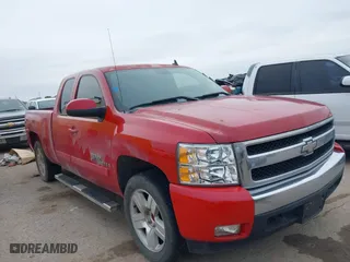 2008 Chevrolet Silverado 1500 LT w/1LT with VIN 2GCEC19J581317917, listed as a IAAI auction lot 41634804 with 129,305 mi miles. Bid and sale history available at carsss.com. Image 1.