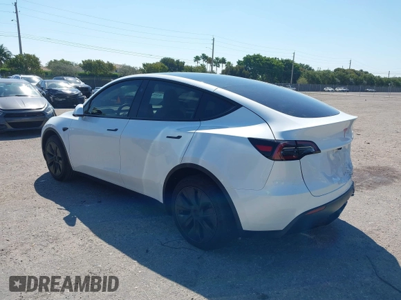 2024 Tesla Model Y with VIN 7SAYGDED9RF161420, listed as a IAAI auction lot 41892788 with 12,353 mi miles and . Bid and sale history available at DreamBid. Image 3.