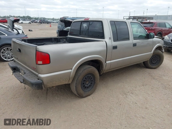 2002 GMC Sonoma SLS with VIN 1GTDT13W02K127269, listed as a IAAI auction lot 42012443 with 276,078 mi miles and . Bid and sale history available at carsss.com. Image 4.